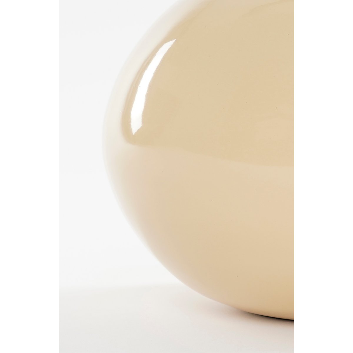 Desert Calm Boyd Vase – satijnbeige metaal & minimal luxe