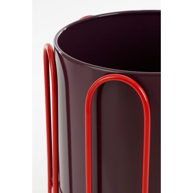 Crimson Duo Dione Set – metalen planters op slanke standaards