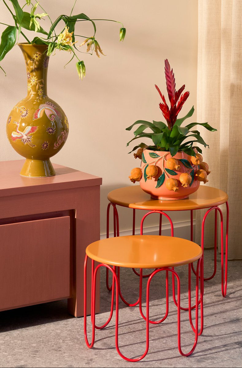 Eloise Vaas – limited edition keramiek met bloemen- en vogelmotief in okergeel
