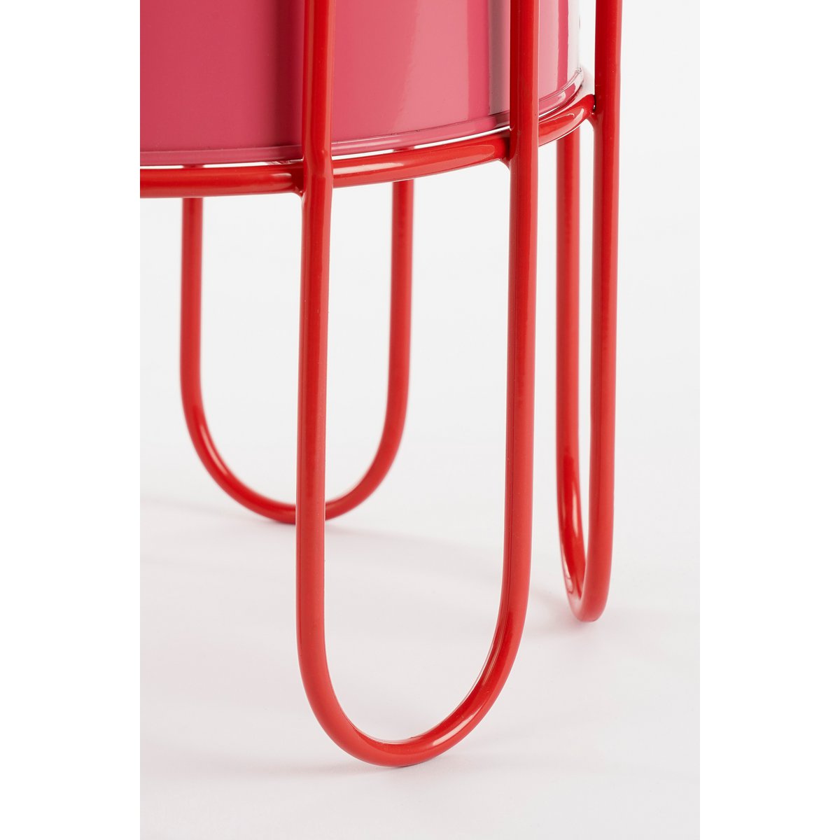 Rosso Rise Dione Duo – metalen planters op elegante stands