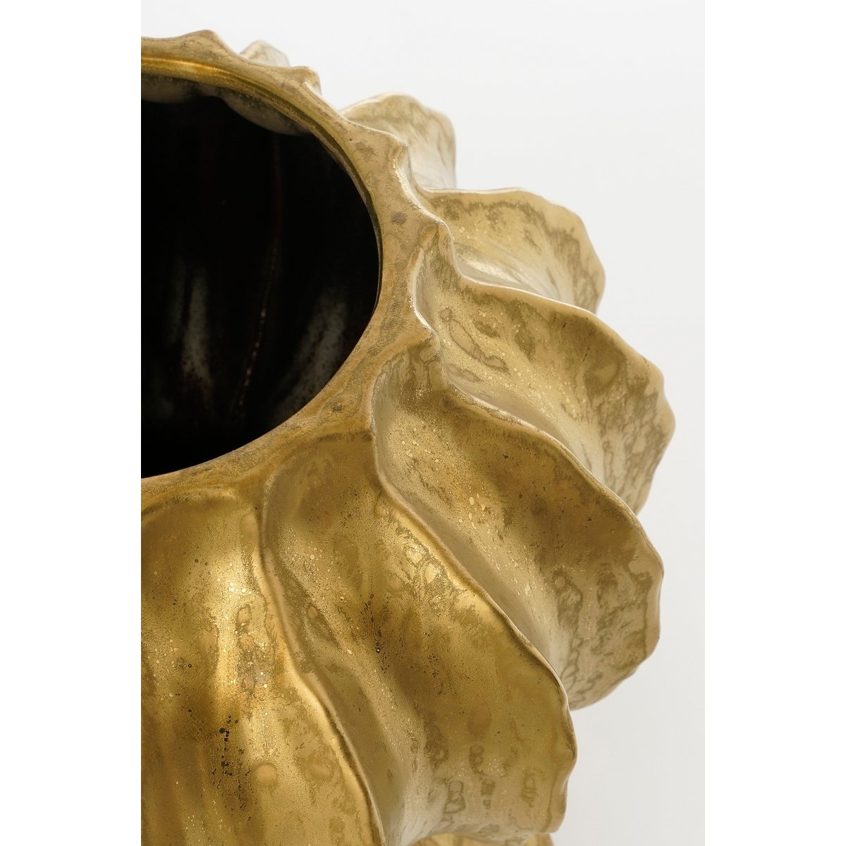 Golden Crest Altea Vase – ribbelkeramiek in zachte glans