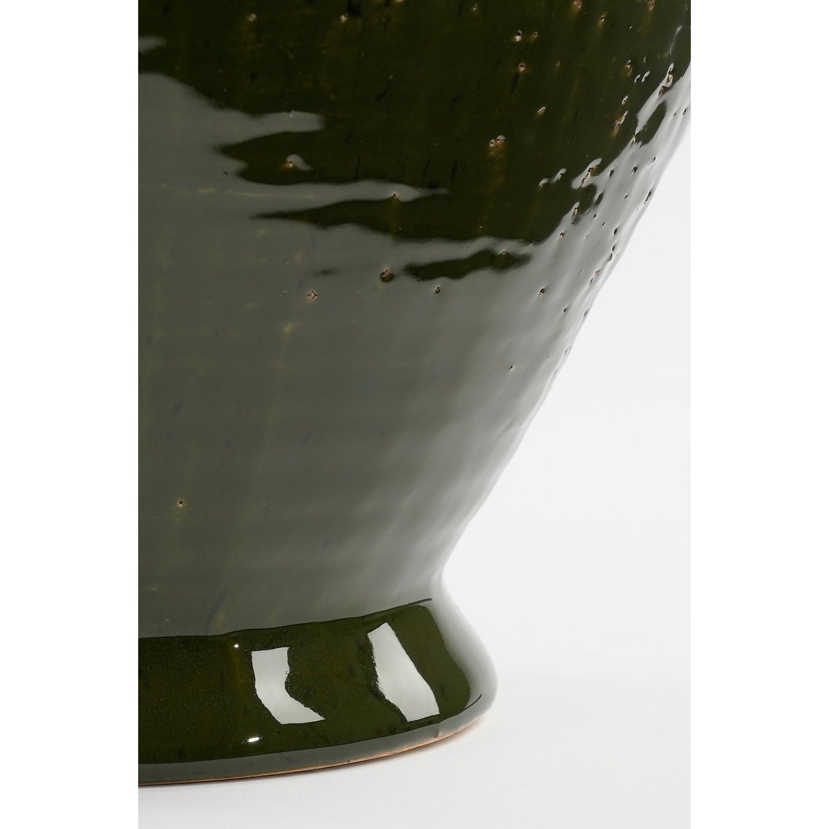 Moss Echo Elena Vase – keramiek in zacht dennegroen