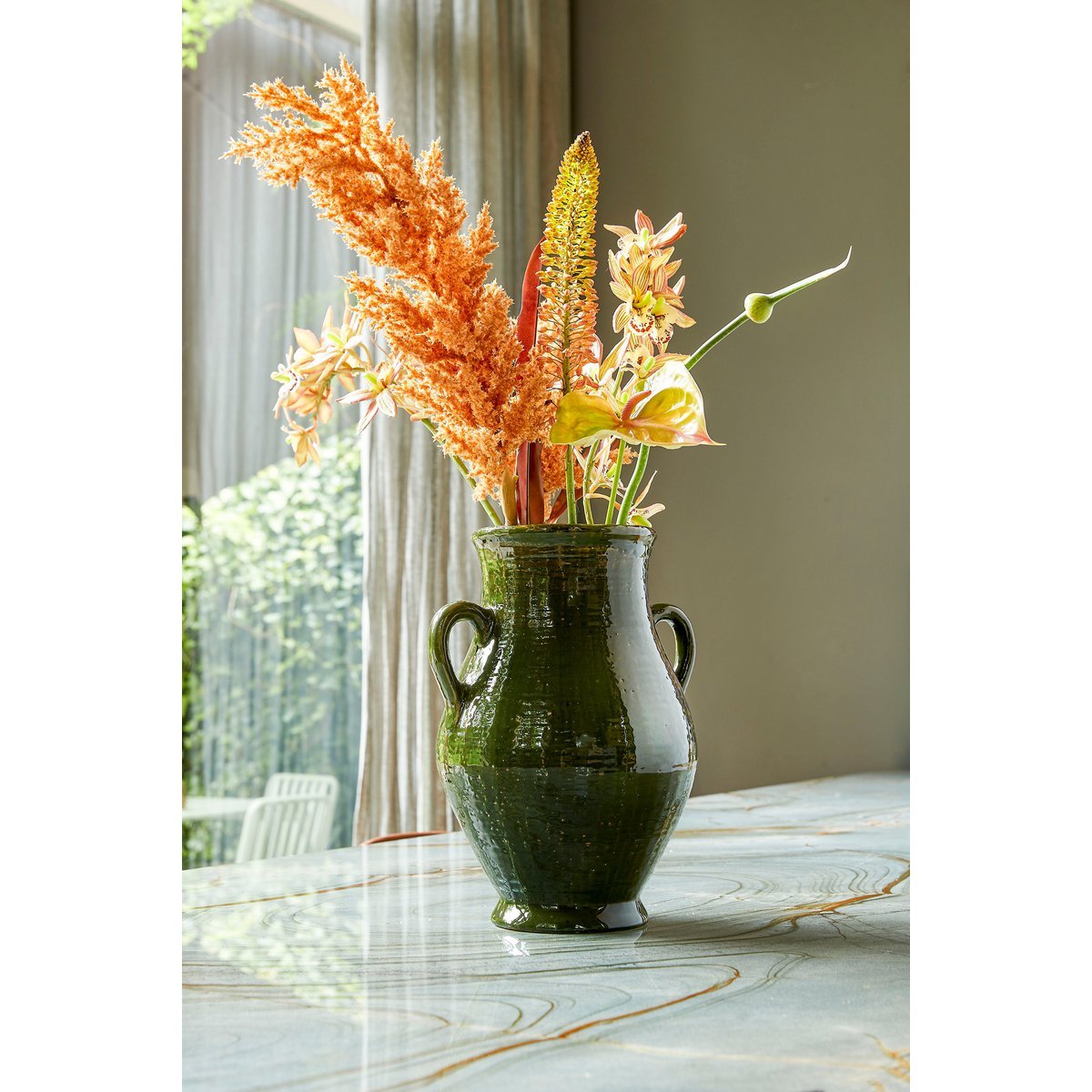 Moss Echo Elena Vase – keramiek in zacht dennegroen